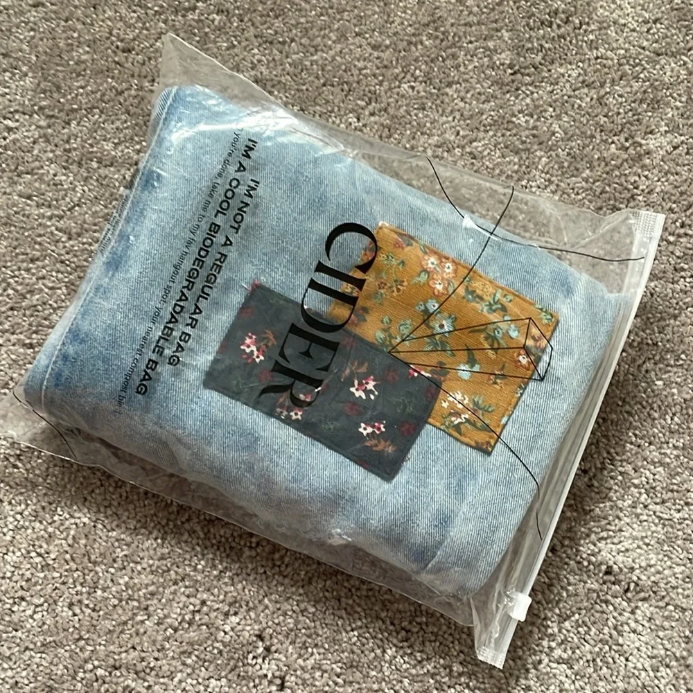 CIDER⚡️Cute Patchy Denim Jeans Size Small - Picture 3 of 14